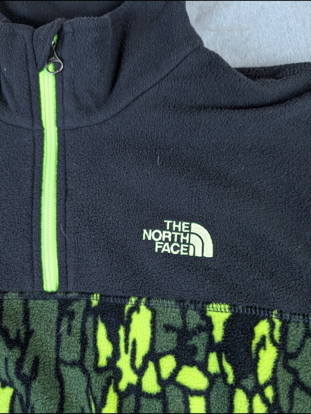 The North Face 1/4 Zip Pullover Fleece Youth XL 18/20 Florescent Camo - Picture 2 of 4